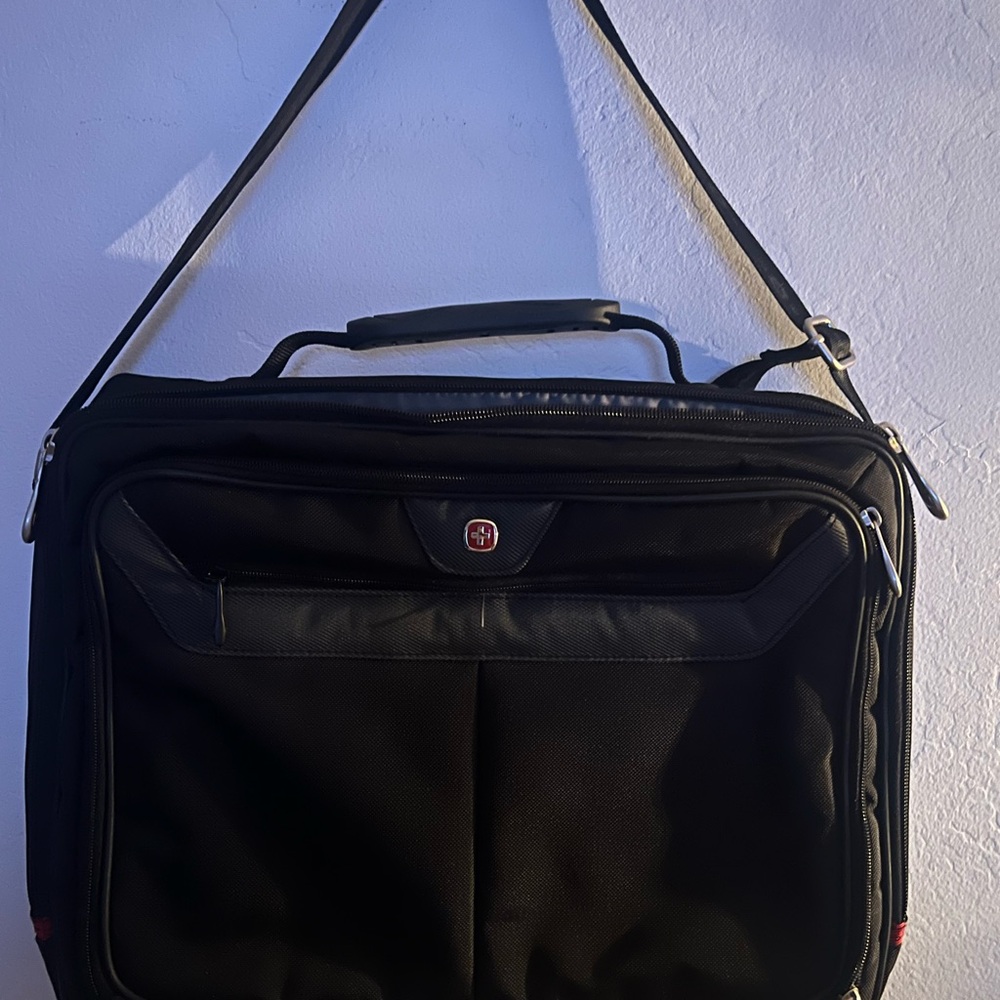 SwissGear Black Laptop Briefcase with Shoulder Strap